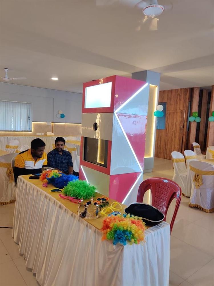Pixelscue classic instant photo booth machine on-site